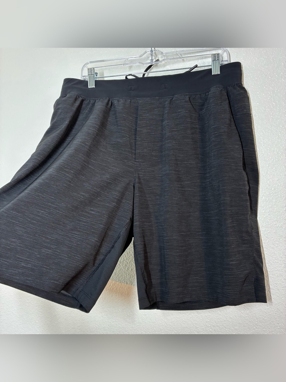 Lululemon Shorts Mens XL Gray 9 Inseam Lined Drawstring Zip Pocket Running Gym